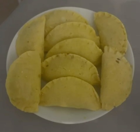 Empanadas pequeñas en plato